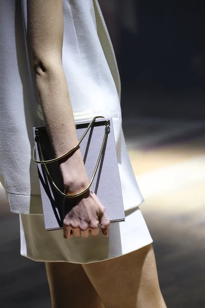 Look 27
